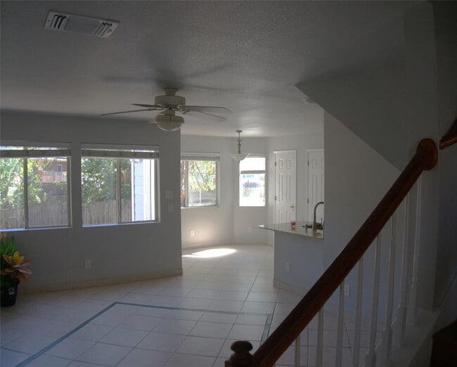 1512 Parkfield Cir in Round Rock, TX - Building Photo - Building Photo