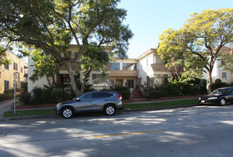 3494 Rowena Ave in Los Angeles, CA - Foto de edificio - Building Photo