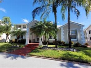 2881 N Oakland Forest Dr, Unit 310 in Oakland Park, FL - Foto de edificio - Building Photo