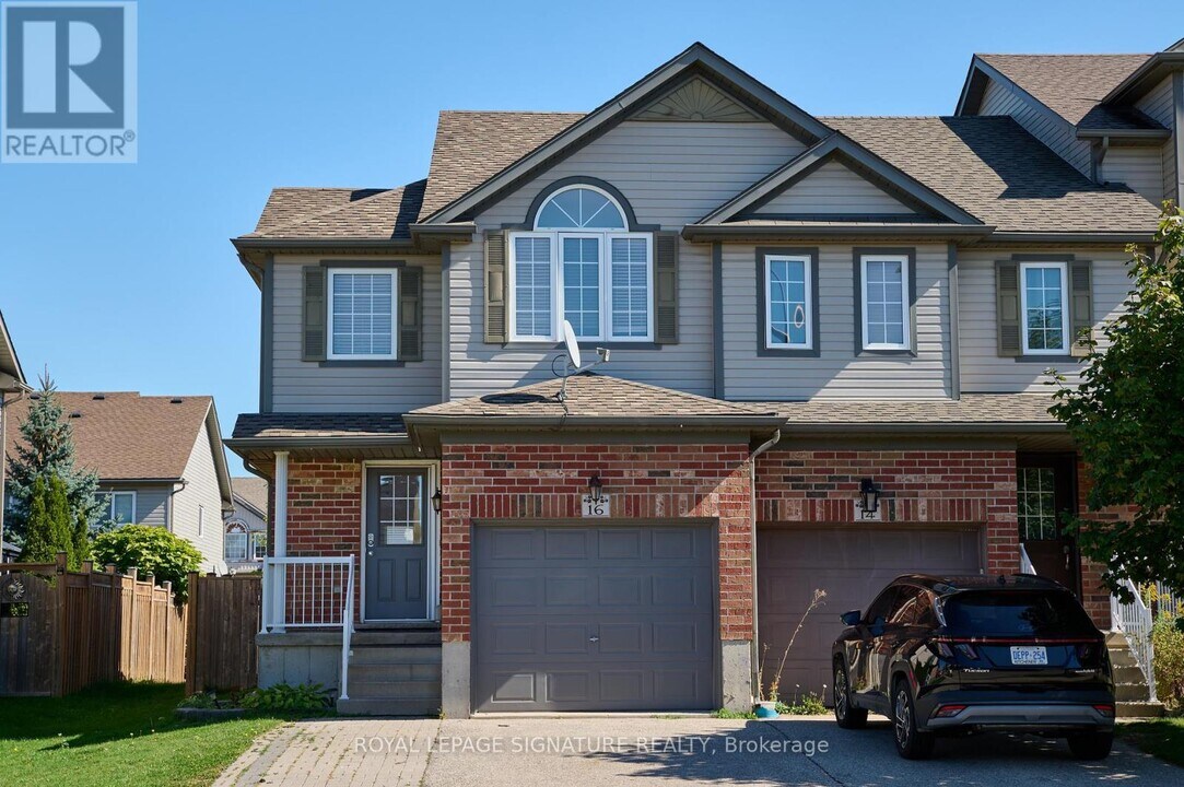 16 Chantilly St in Kitchener, ON - Building Photo