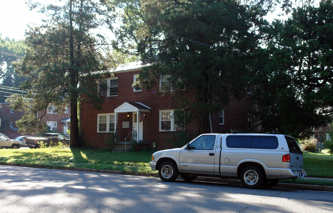 303 Shirley St in Falls Church, VA - Foto de edificio