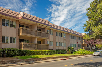 150 W Edith Ave in Los Altos, CA - Building Photo - Building Photo