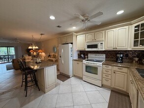 1648 Stickney Point Rd in Sarasota, FL - Building Photo - Building Photo