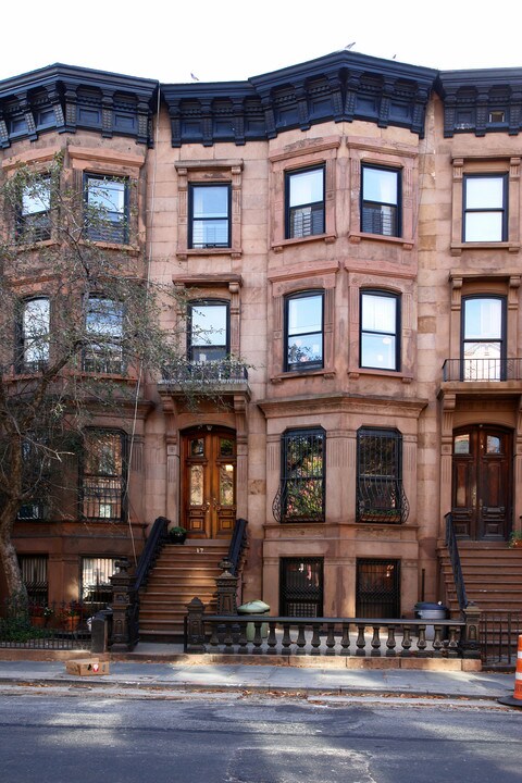 17 7th Ave in Brooklyn, NY - Building Photo