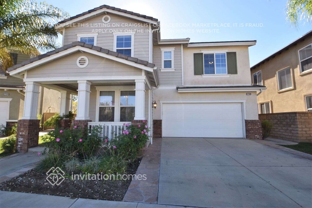 27590 Olive Mill Ct in Santa Clarita, CA - Building Photo