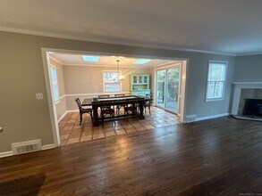 560.5 Rock Rimmon Rd in Stamford, CT - Building Photo - Building Photo