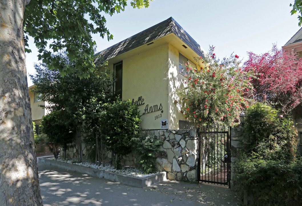 Michelle Arms in Sacramento, CA - Foto de edificio