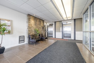 Phoenix Apartments in Ottawa, ON - Building Photo - Lobby