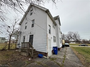 12406 Tuscora Ave-Unit -Downstairs in Cleveland, OH - Building Photo - Building Photo