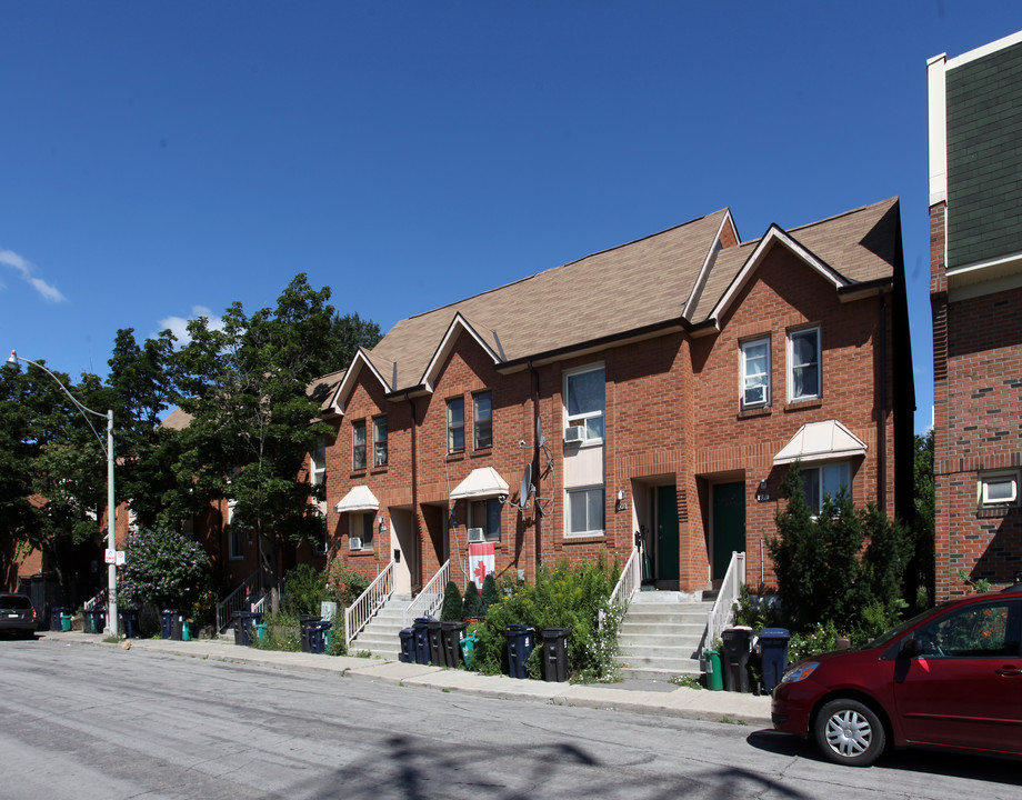 475-491 Melita Cres in Toronto, ON - Building Photo