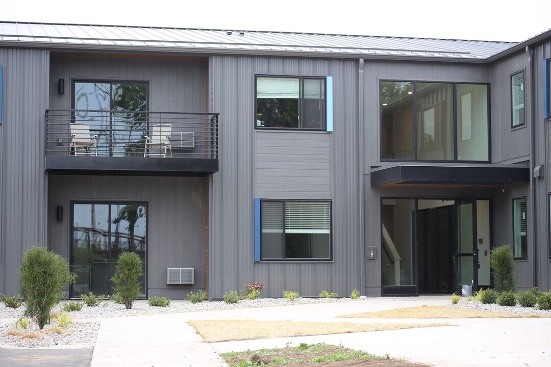 Boatworks Flats in Oshkosh, WI - Building Photo