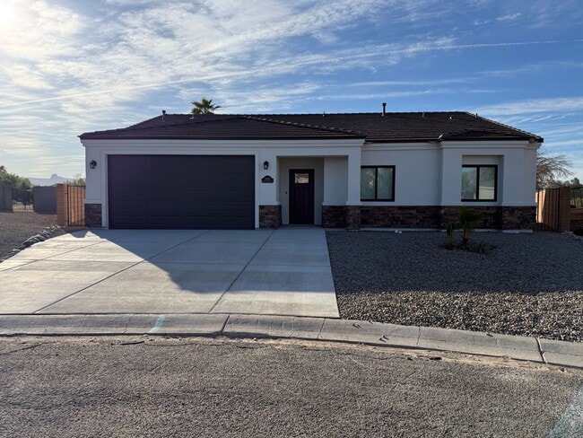 5640 Desert Lakes Dr in Fort Mohave, AZ - Building Photo - Building Photo