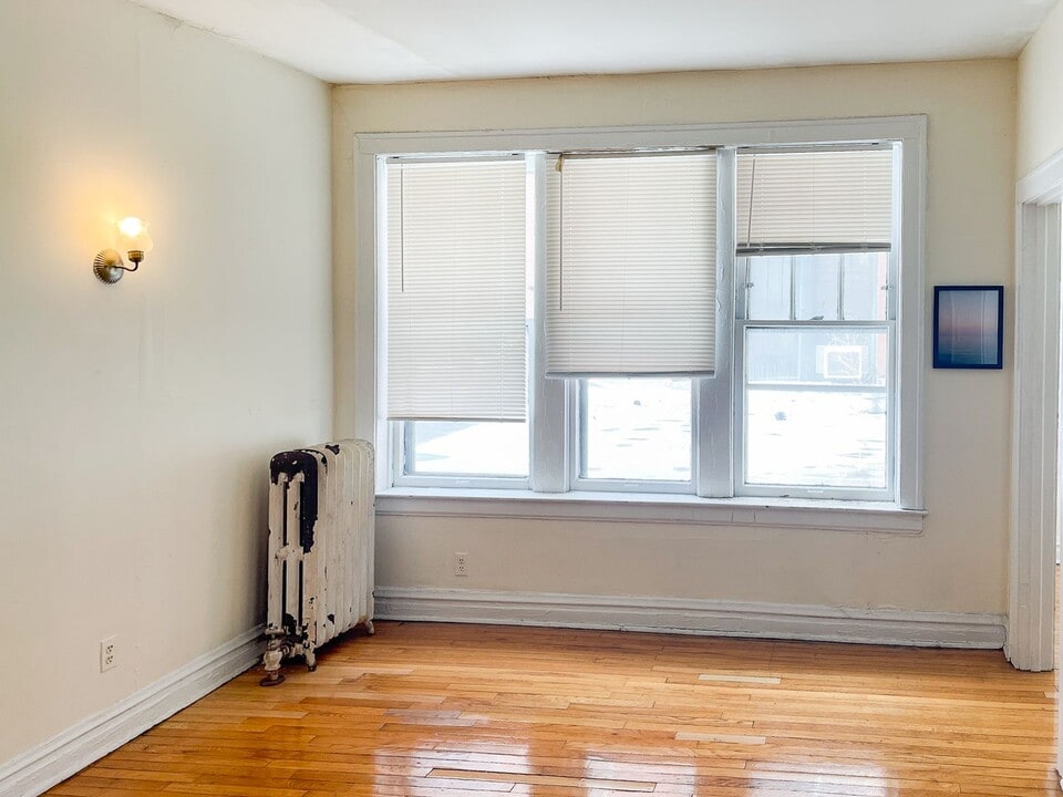 435 W Surf St, Unit 1H in Chicago, IL - Building Photo