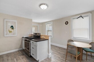 20 Waldo Ave in Greenvale, NY - Building Photo - Building Photo