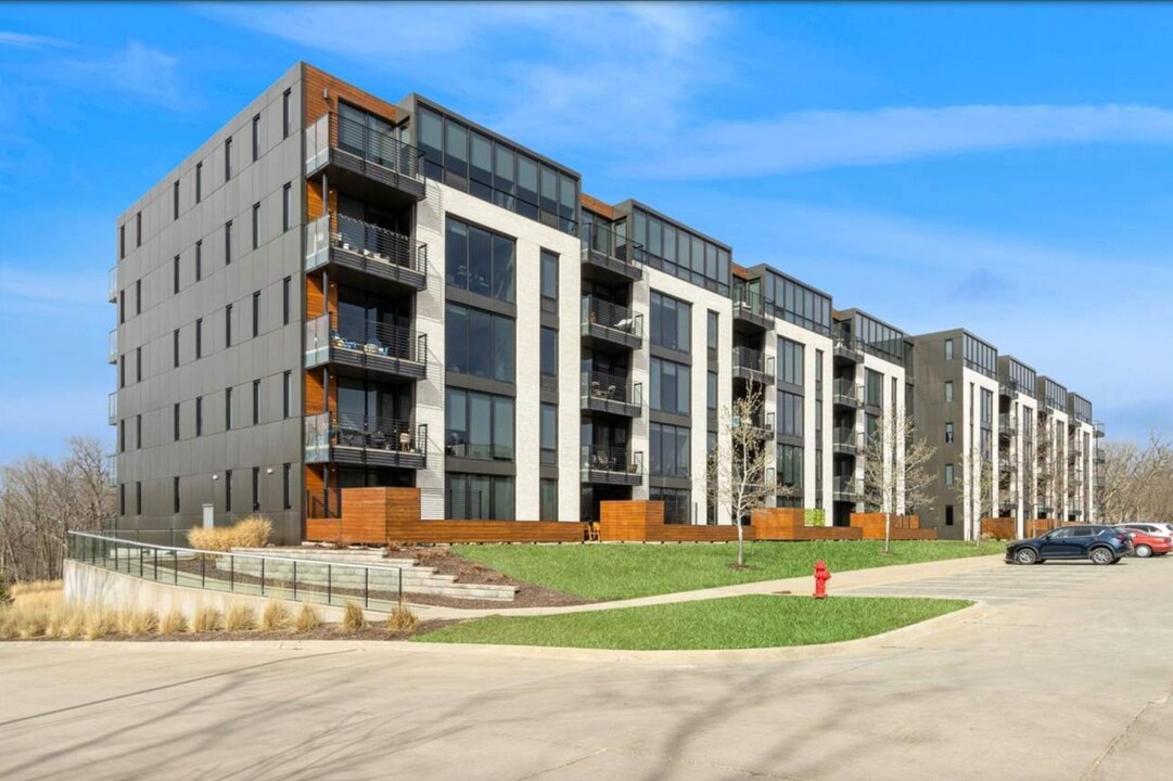 1 University Way, Unit #110 in Iowa City, IA - Building Photo