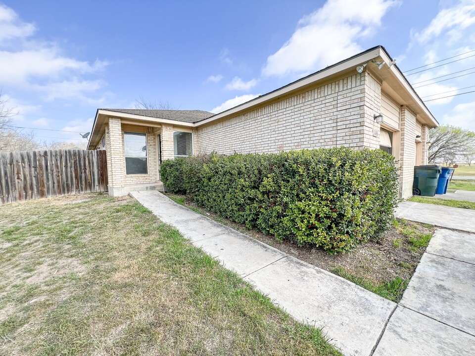 106 Long Ln in New Braunfels, TX - Building Photo