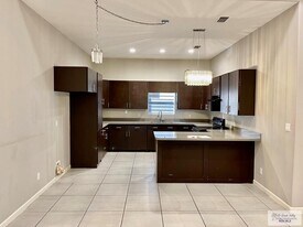 6823 Stone Oak in Brownsville, TX - Building Photo