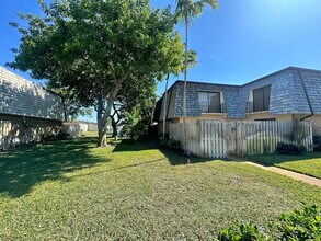 208 Lake Arbor Dr in Palm Springs, FL - Building Photo - Building Photo