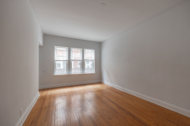7350 N Damen Ave, Unit GDN