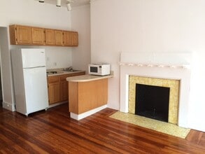 1077 Beacon St, Unit 8 in Brookline, MA - Foto de edificio - Building Photo