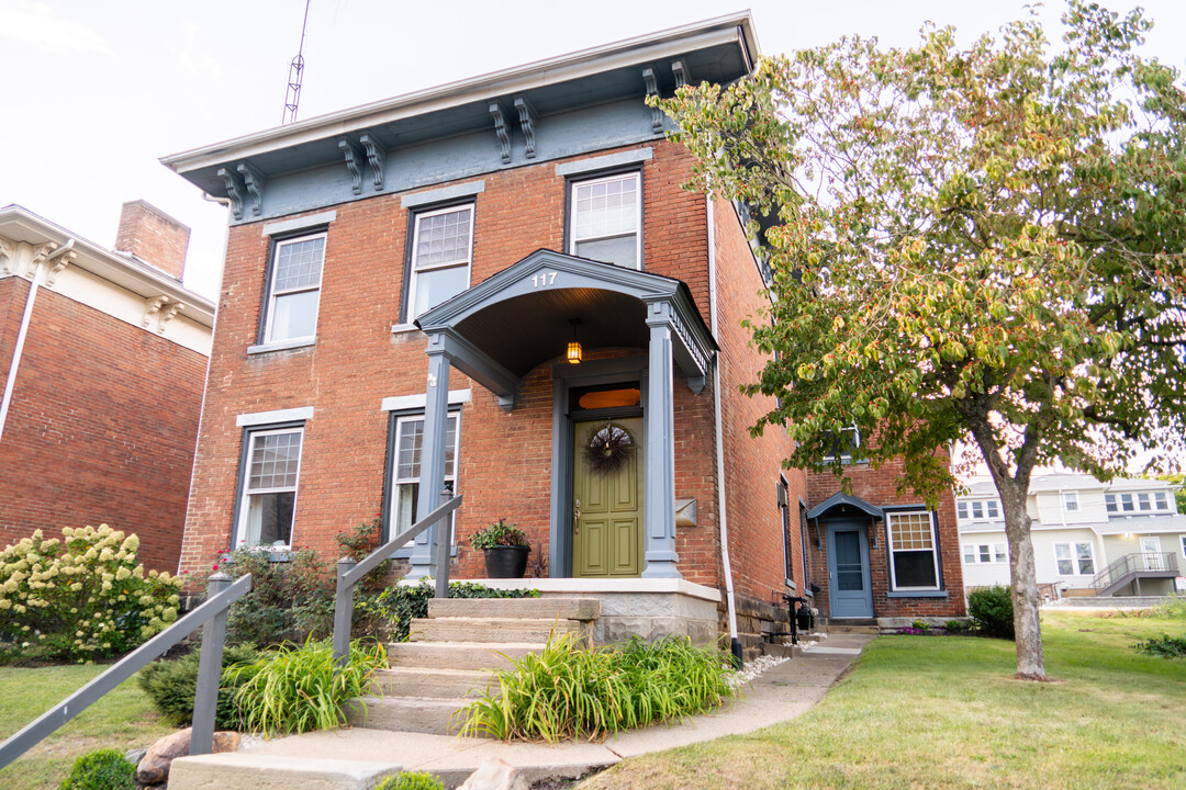 117 E Vine St in Mount Vernon, OH - Foto de edificio