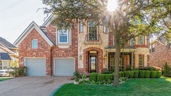 8394 Fullerton St in Lantana, TX - Building Photo