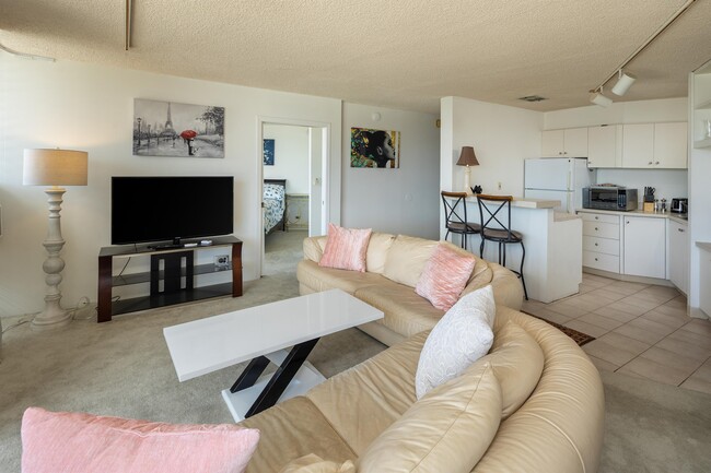 750 Amana St in Honolulu, HI - Building Photo - Building Photo