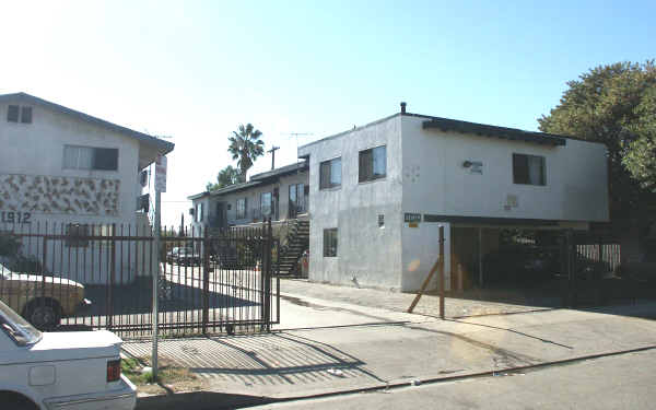 11912 Hart St in North Hollywood, CA - Foto de edificio - Building Photo