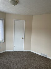 310 Galvin Rd N, Unit 3 in Bellevue, NE - Foto de edificio - Building Photo