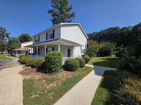 107 Country Village Ct in Greenwood, SC - Building Photo