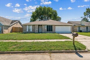 809 Willow Creek Dr in La Porte, TX - Building Photo