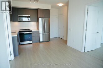 25 Holly St in Toronto, ON - Building Photo - Building Photo