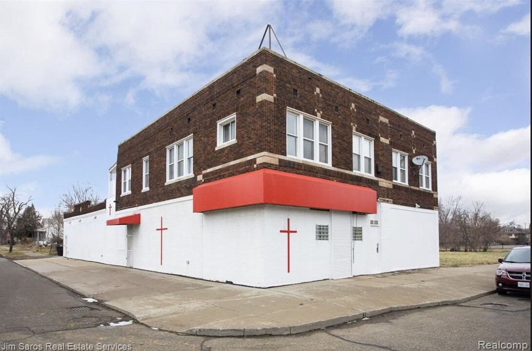 14105 Kercheval Ave in Detroit, MI - Building Photo
