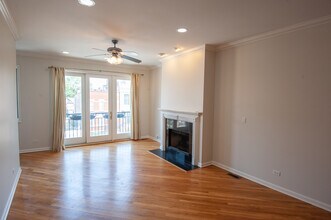 2427 W Augusta Blvd in Chicago, IL - Building Photo - Building Photo
