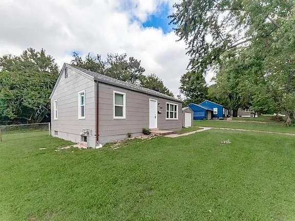 10909 Pear Tree Ln in St. Ann, MO - Building Photo - Building Photo