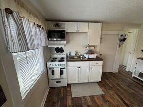 1172 Meriden-Waterbury Turnpike in Cheshire, CT - Building Photo - Building Photo