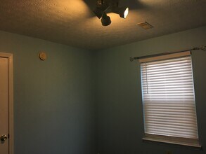 208 Airport Road in Vine Grove, KY - Building Photo - Building Photo