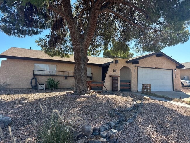 628 Hidden Valley Dr in Henderson, NV - Foto de edificio - Building Photo