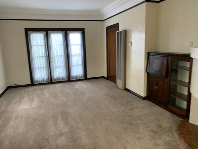 3822 E 7th St, Unit 3