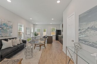 13507 Axel Ln in Houston, TX - Foto de edificio - Building Photo