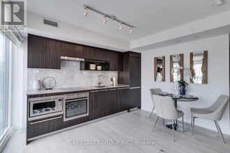 80 Queens Wharf Rd in Toronto, ON - Building Photo - Building Photo