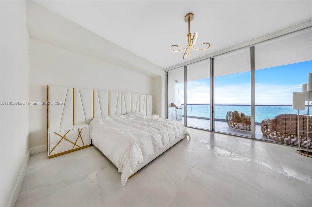 18501 Collins Ave, Unit 2502 in Sunny Isles Beach, FL - Building Photo