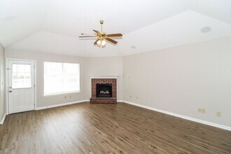 7031 Manslick Rd in Cordova, TN - Building Photo - Building Photo