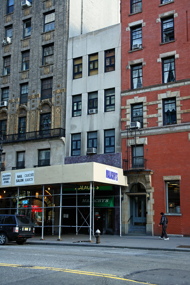 103 W 72nd St in New York, NY - Building Photo - Building Photo