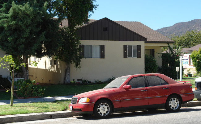 2314 Mira Vista Ave in Montrose, CA - Foto de edificio - Building Photo