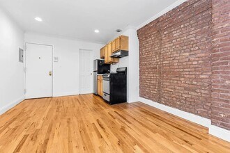 158 Stanton St, Unit 5A in New York, NY - Foto de edificio - Building Photo