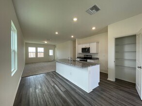 9019 Colony Mdw in Converse, TX - Building Photo - Building Photo