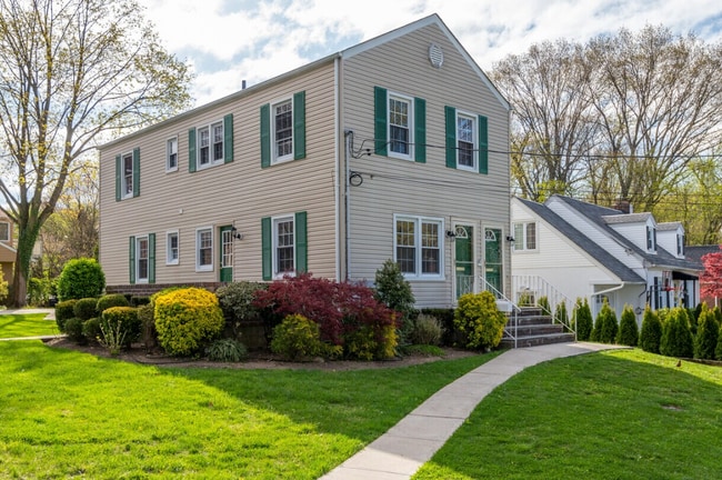 10 Mitchell Pl, Unit 2