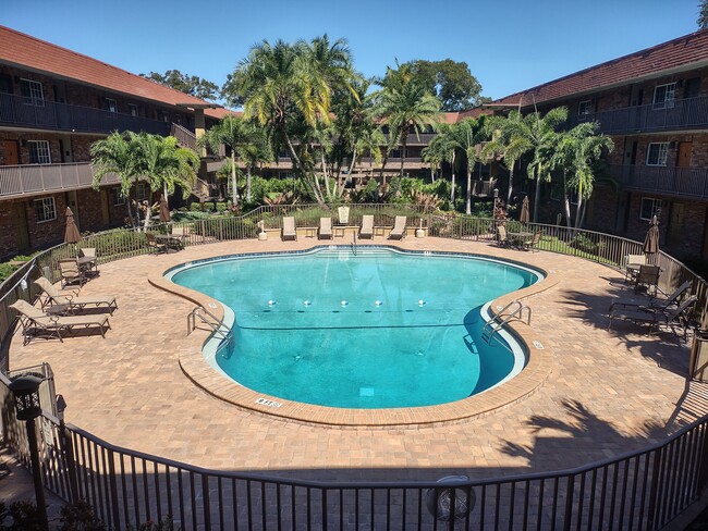 Veranda Flats in St. Petersburg, FL - Building Photo - Building Photo