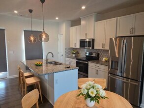 18 Wentworth Ln in Deer Park, OH - Building Photo - Building Photo